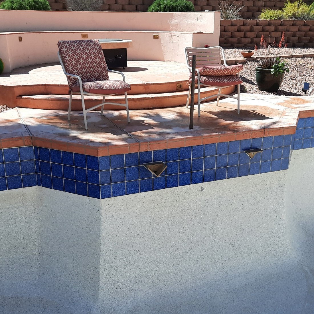 Pool water line after dustless blasting